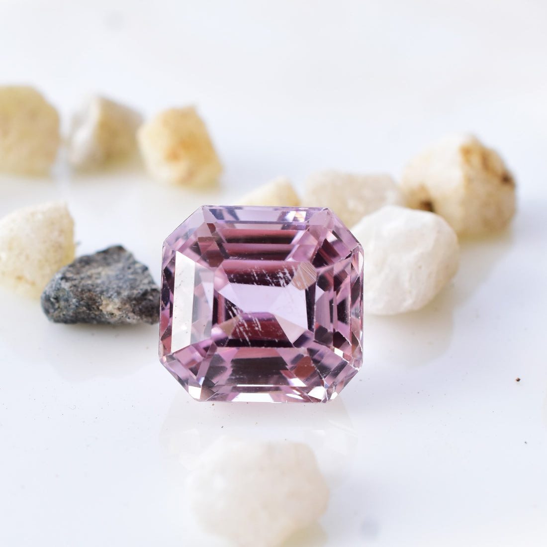 19.60 Ct. Fine Natural Square Cut Kunzite Gemstone